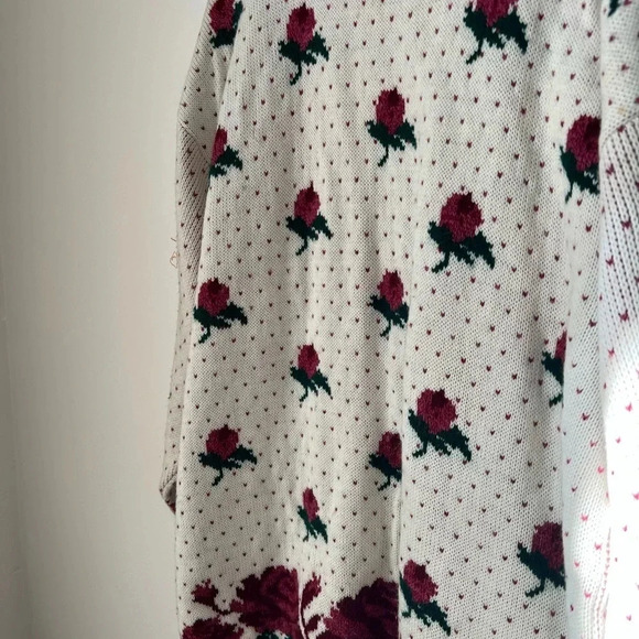 Private Eyes Roses Knit Sweater - Picture 4 of 5